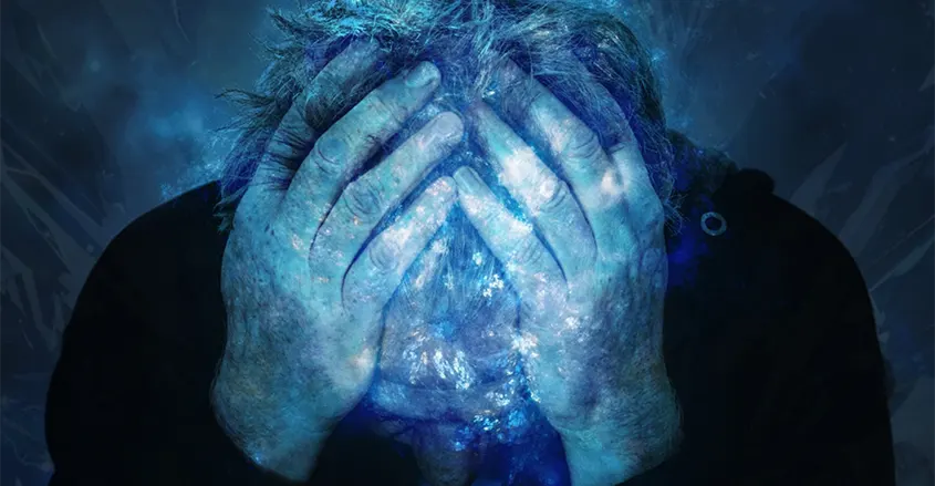 imagen de yb hombre con las manos en la cabeza por el estres quiropráctico Badalona