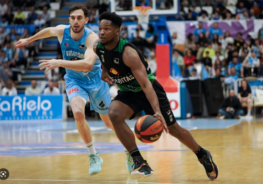 imagen de 2 jugadores de baloncesto jugando quiropráctico Badalona