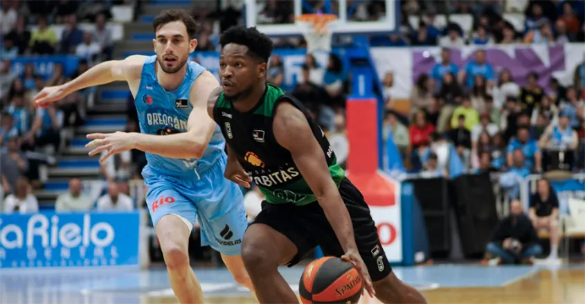 imagen de 2 jugadores de baloncesto jugando quiropráctico Badalona