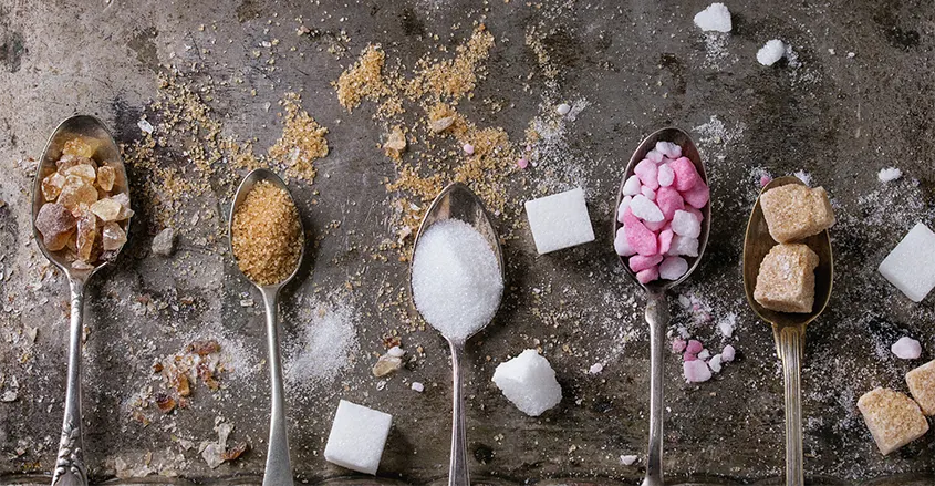 Imagen de cucharas con distintos tipos de azúcar