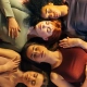 Grupo de 4 mujeres juntas durmiendo