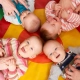 imagen de cuatro bebés contentos en la guardería jugando y riendo
