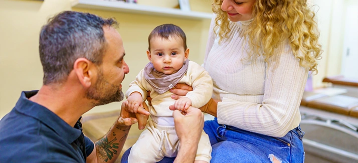 Pasos esenciales con tu bebé, antes de comenzar con alimentos sólidos en Badalona España